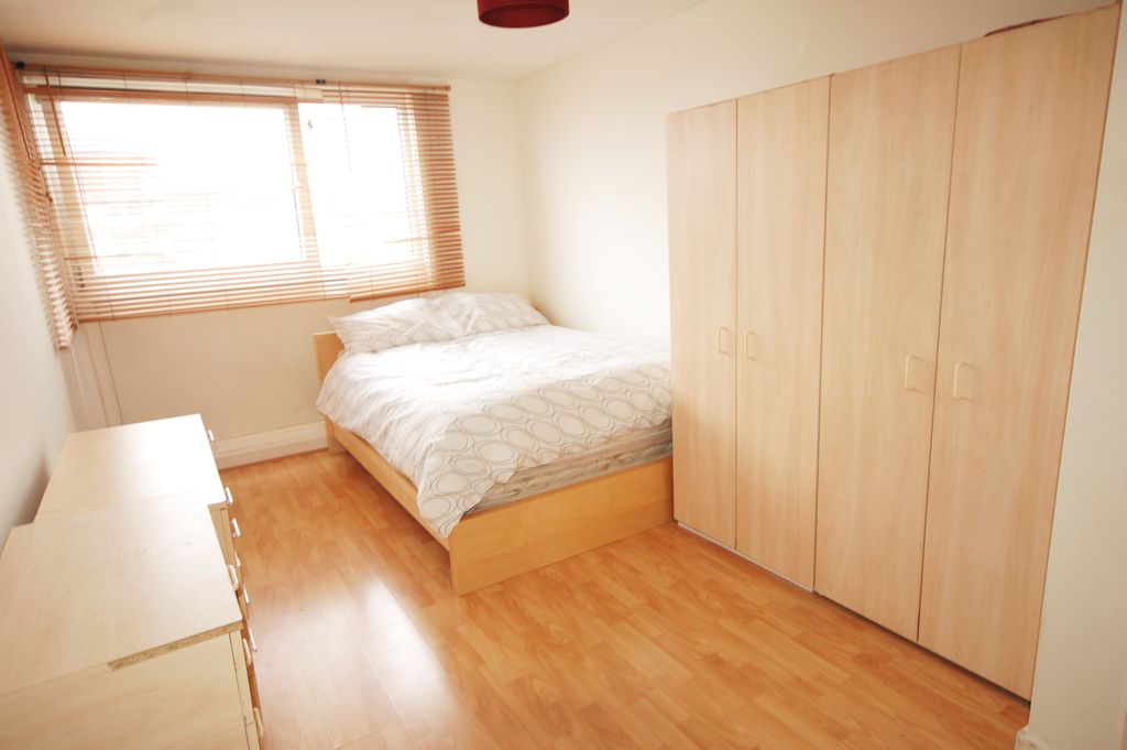 Property photo 2 of 9 Room 1- £1050 Available Now