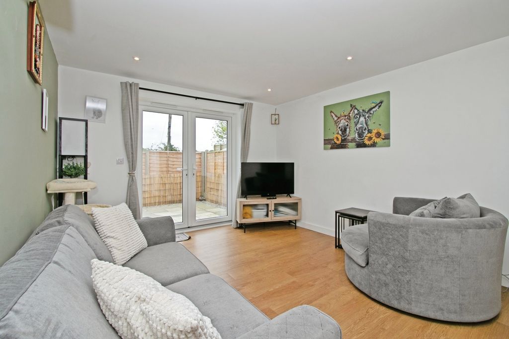 Property photo 3 of 18 Pbox-Img.Jpg