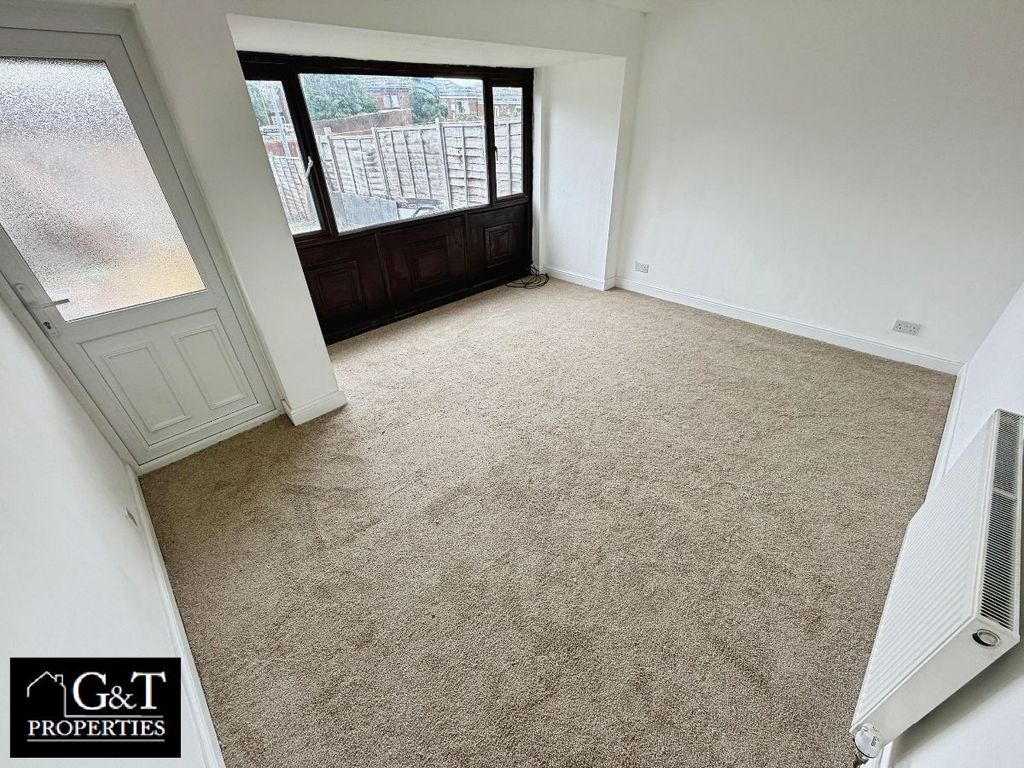 Property photo 3 of 16 Living Room