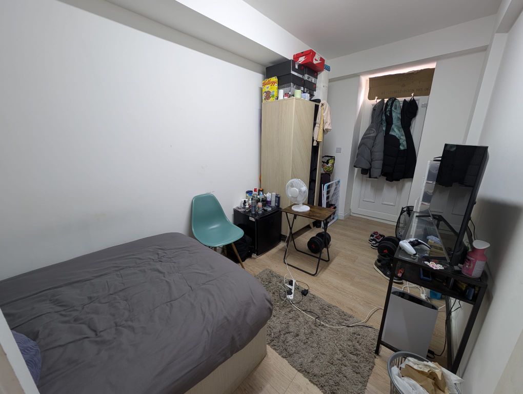 Property photo 1 of 12 Room 2- £600 Available 01/04/2026