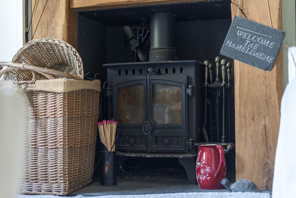 Property photo 3 of 24 1334816-12-6899Fc...