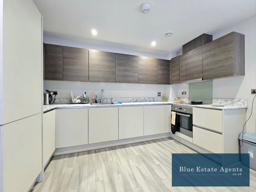 Property photo 3 of 10 Kitchen