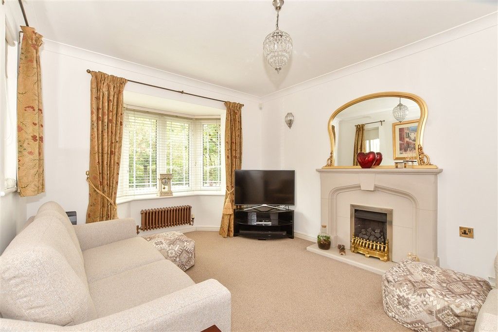 Property photo 1 of 15 Lounge