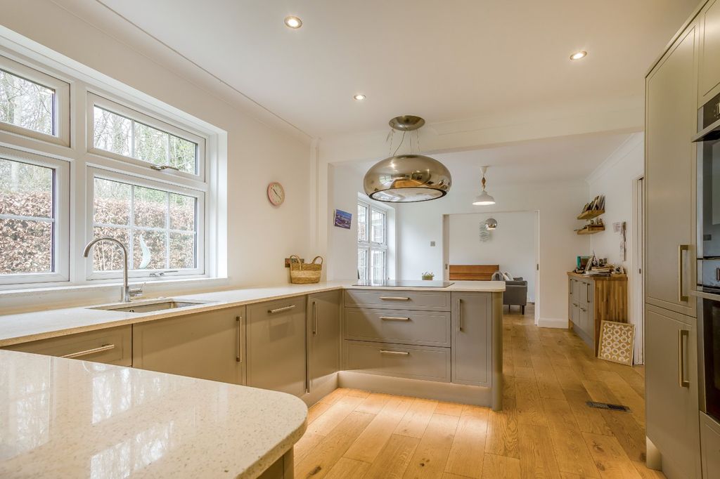 Property photo 3 of 20 Kitchen