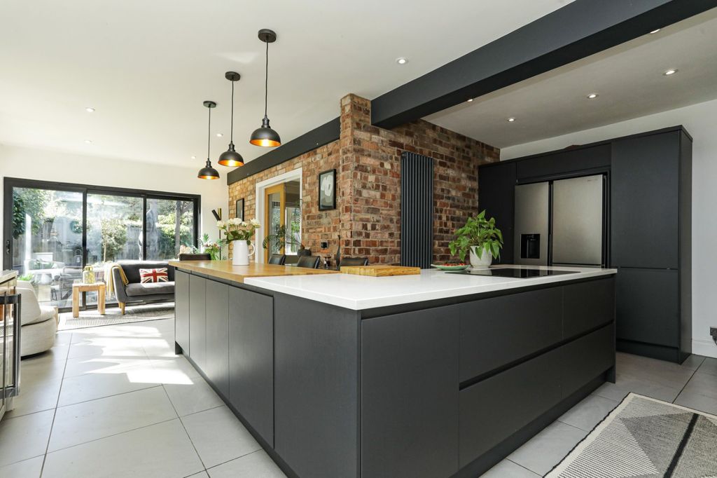 Property photo 3 of 32 Picture 3