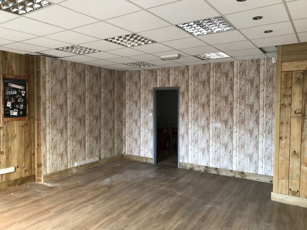 Property photo 3 of 3 Photo 03