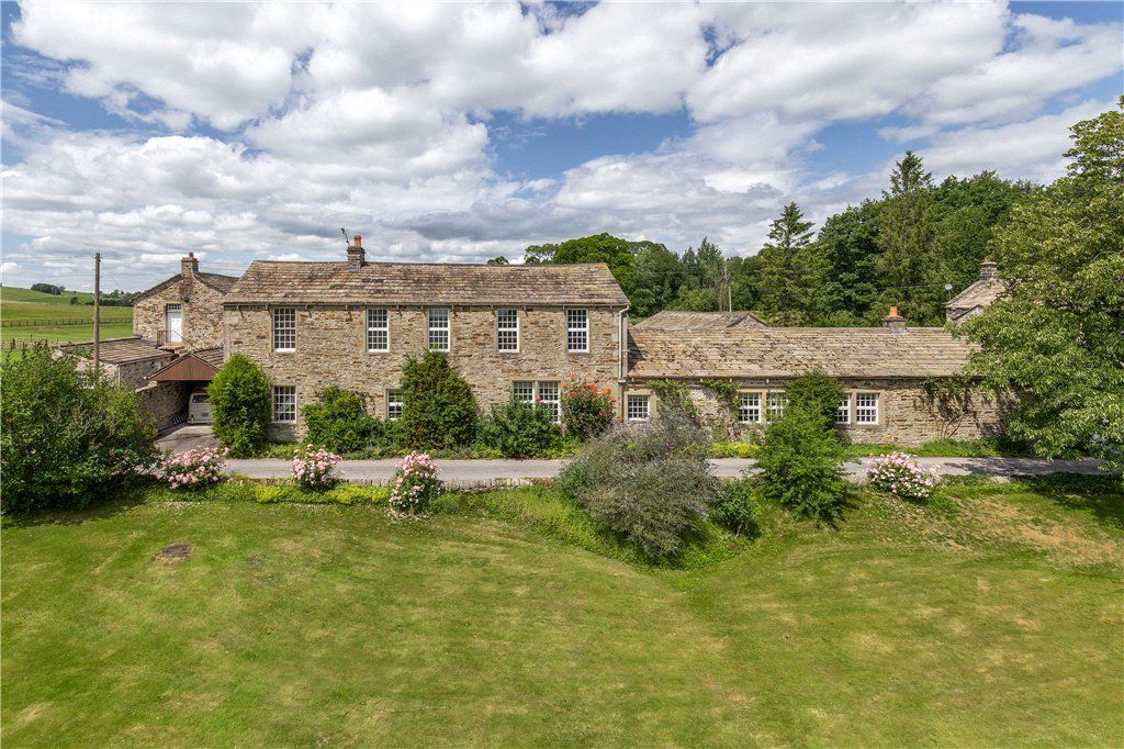 Property photo 2 of 8 Front