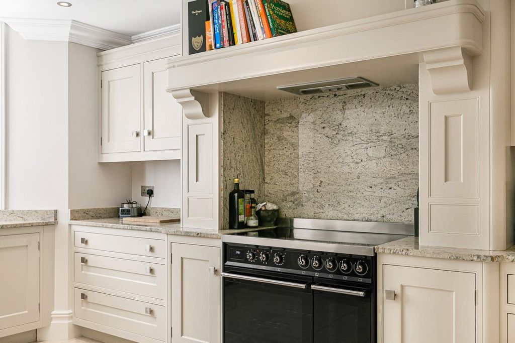 Property photo 3 of 39 4565662