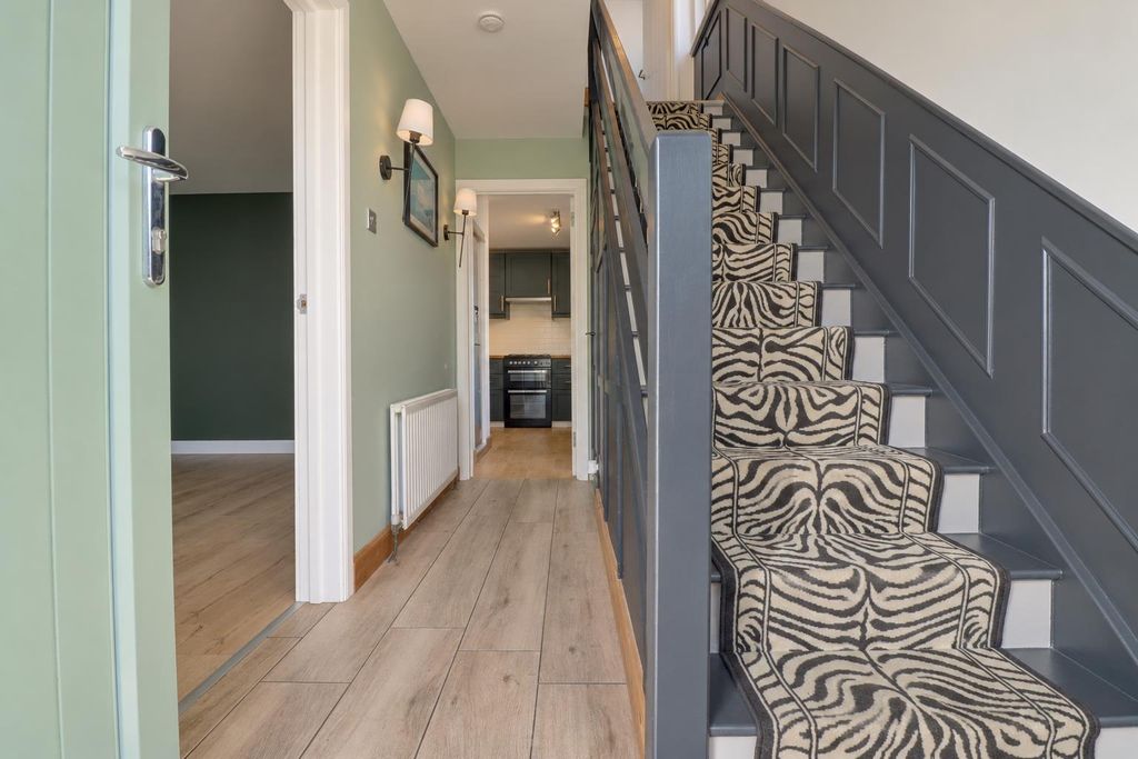 Property photo 2 of 12 Entrance Hall