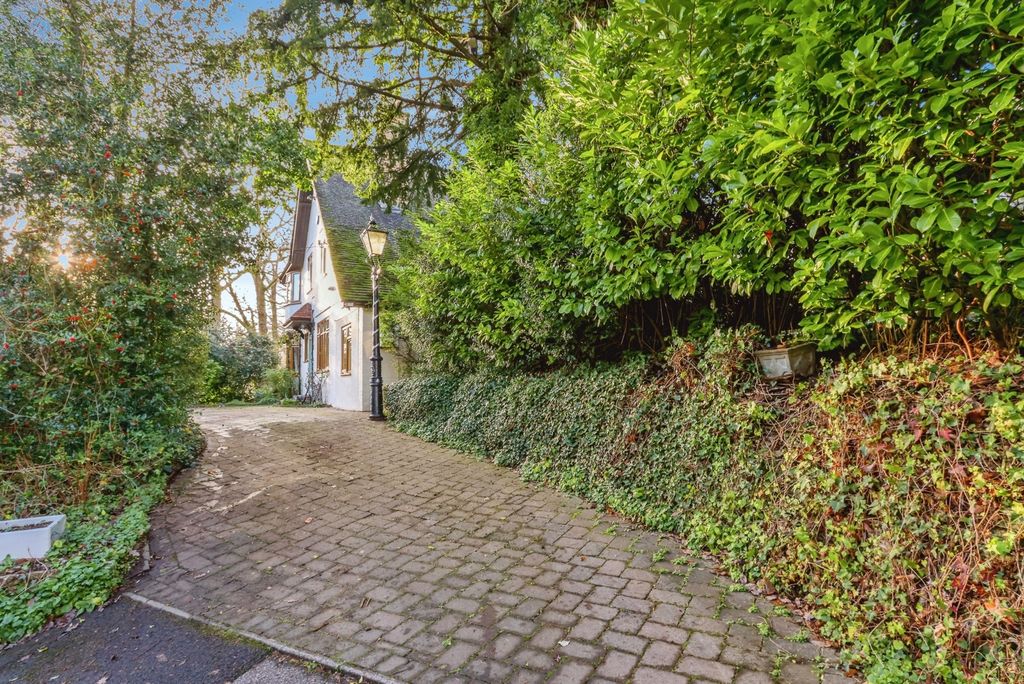 Property photo 2 of 17 Photo