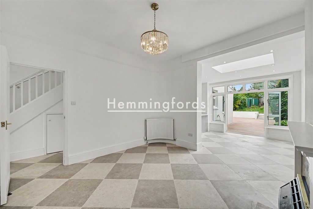 Property photo 3 of 15 Ulleswater Road N14-3.Jpg