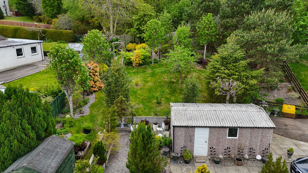 Property photo 2 of 33