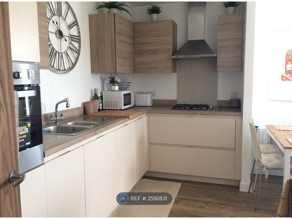 Property photo 2 of 15 Modern Fitted Kitchen