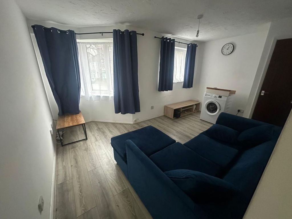 Property photo 2 of 8