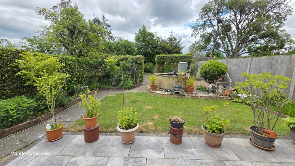 Property photo 3 of 21 Garden