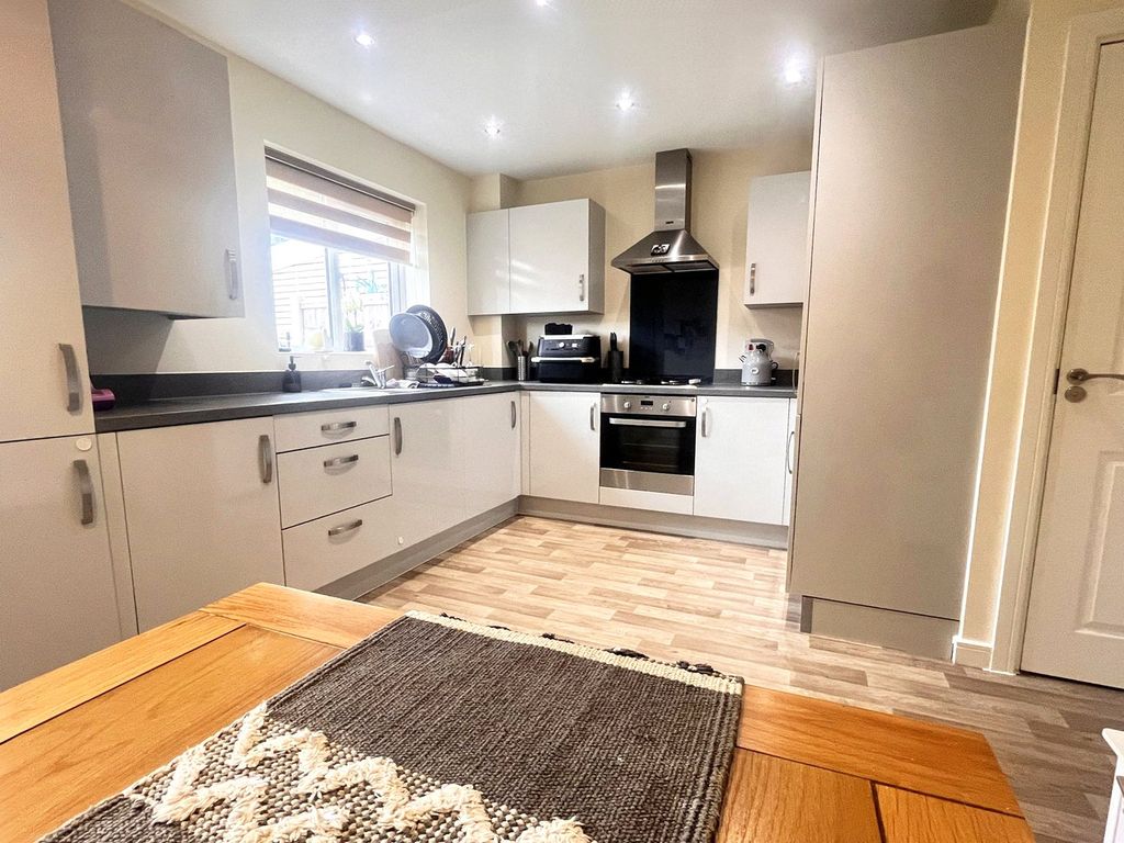 Property photo 2 of 15 Picture No. 29