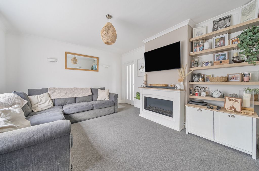 Property photo 3 of 16 Living Room