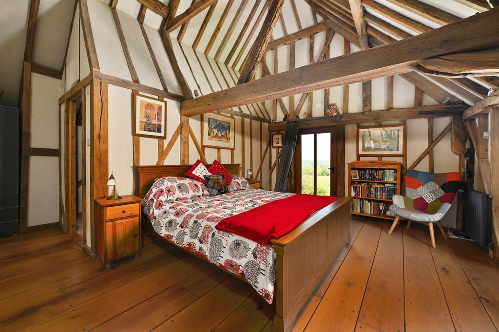 Property photo 1 of 24 Bedroom