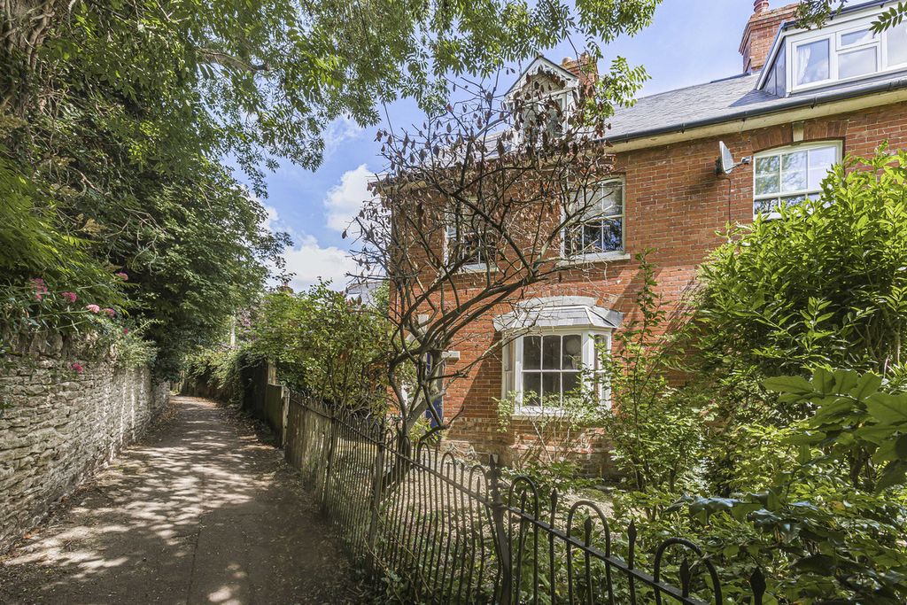 Property photo 1 of 19