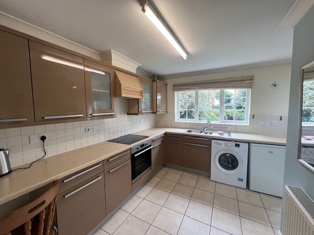Property photo 3 of 18 Kitchen