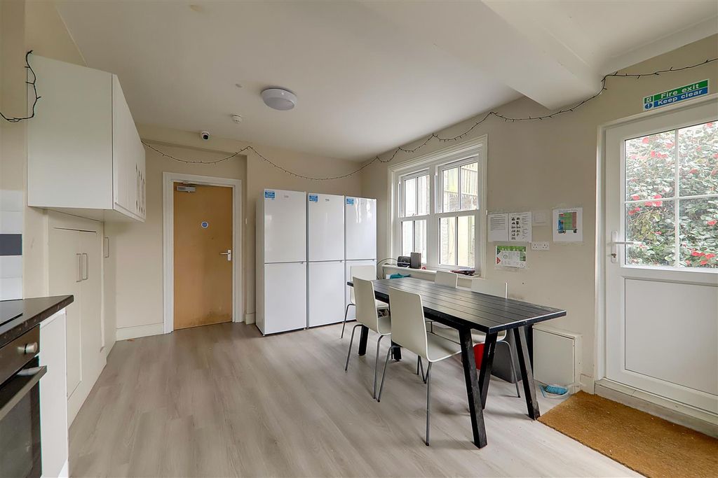 Property photo 3 of 10 Kitchen 2.Jpg