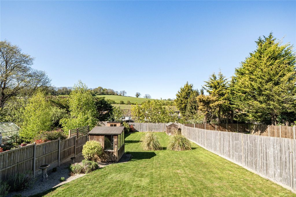 Property photo 2 of 23 Picture No. 21