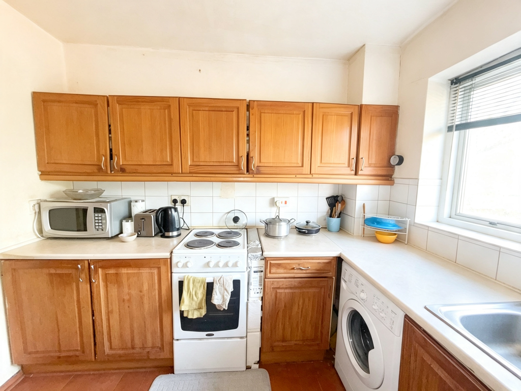 Property photo 3 of 9 Kitchen
