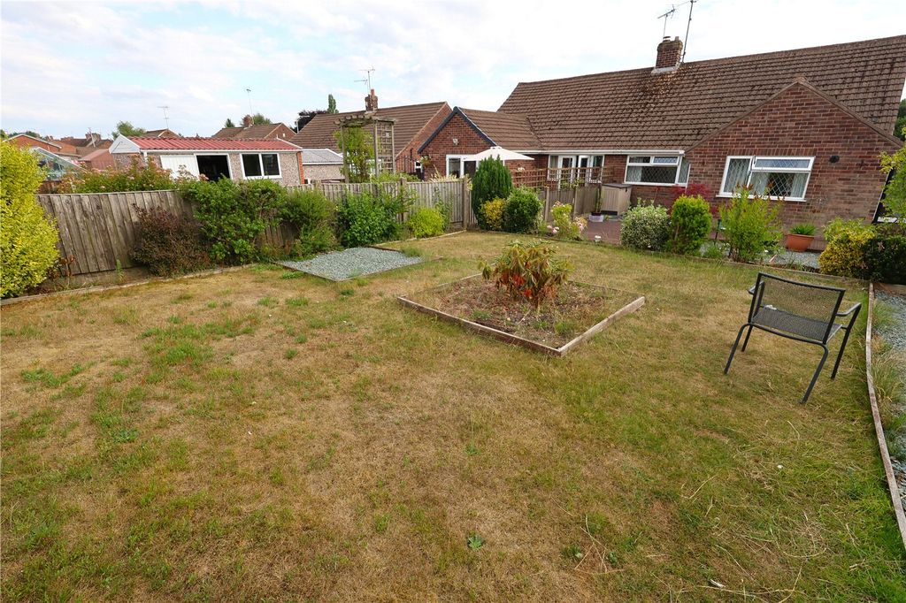 Property photo 2 of 17 Picture No. 16