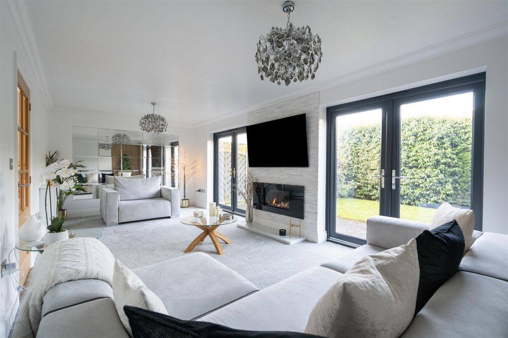 Property photo 2 of 16 1A Culverely Crescent_6.Jpg