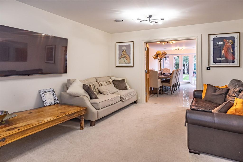 Property photo 3 of 15 12 Boleyn Row (2).Jpg