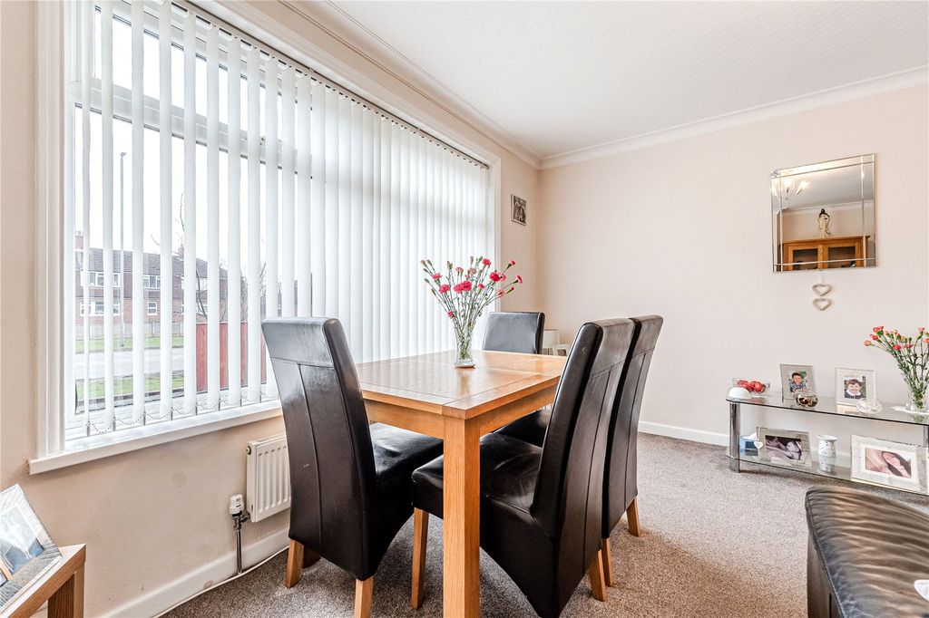 Property photo 3 of 12 Dining Space