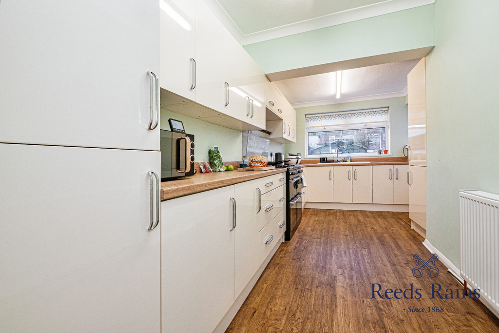 Property photo 3 of 20 Kitchen