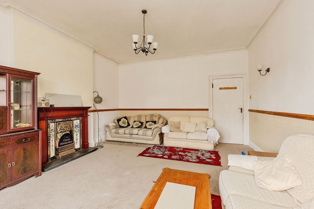 Property photo 3 of 11 Pbox-Img.Jpg