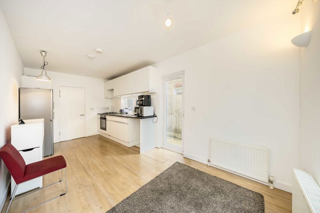 Property photo 1 of 5