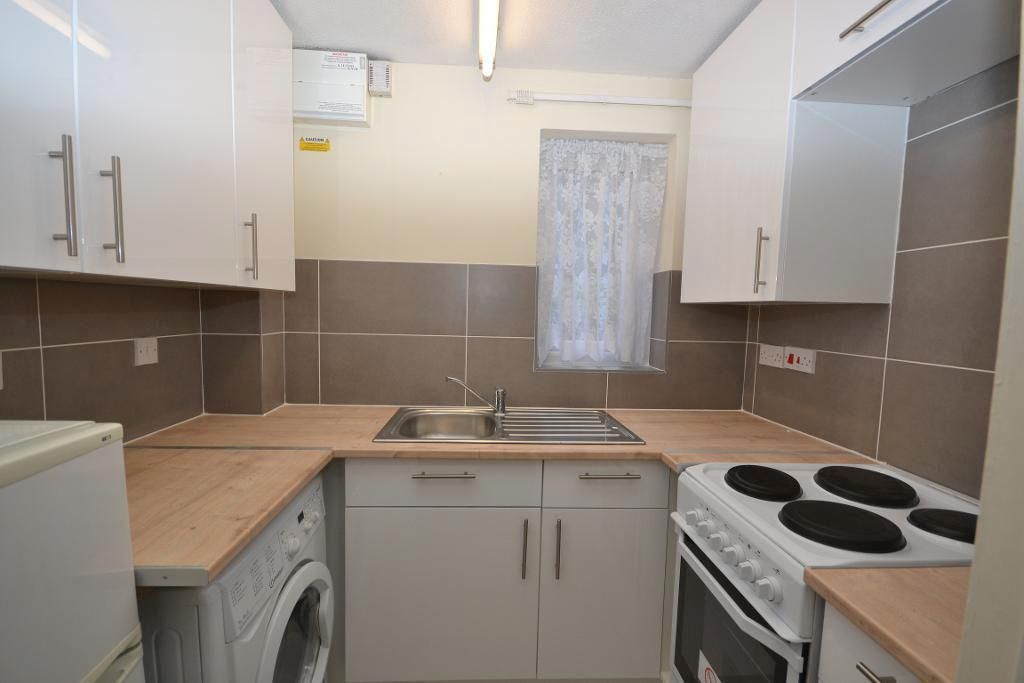 Property photo 2 of 8 Kitchen