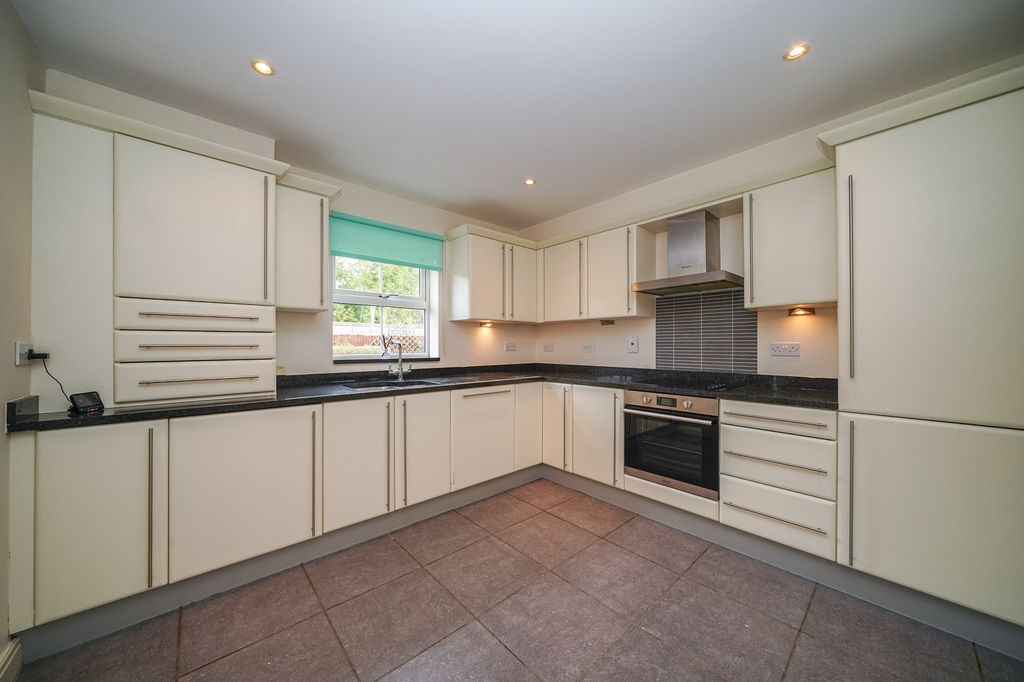 Property photo 3 of 16 64-Arkley-Court-1005