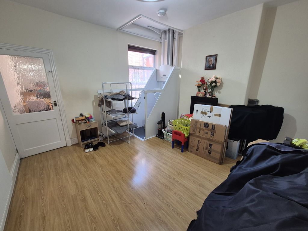 Property photo 3 of 10 Dining Room