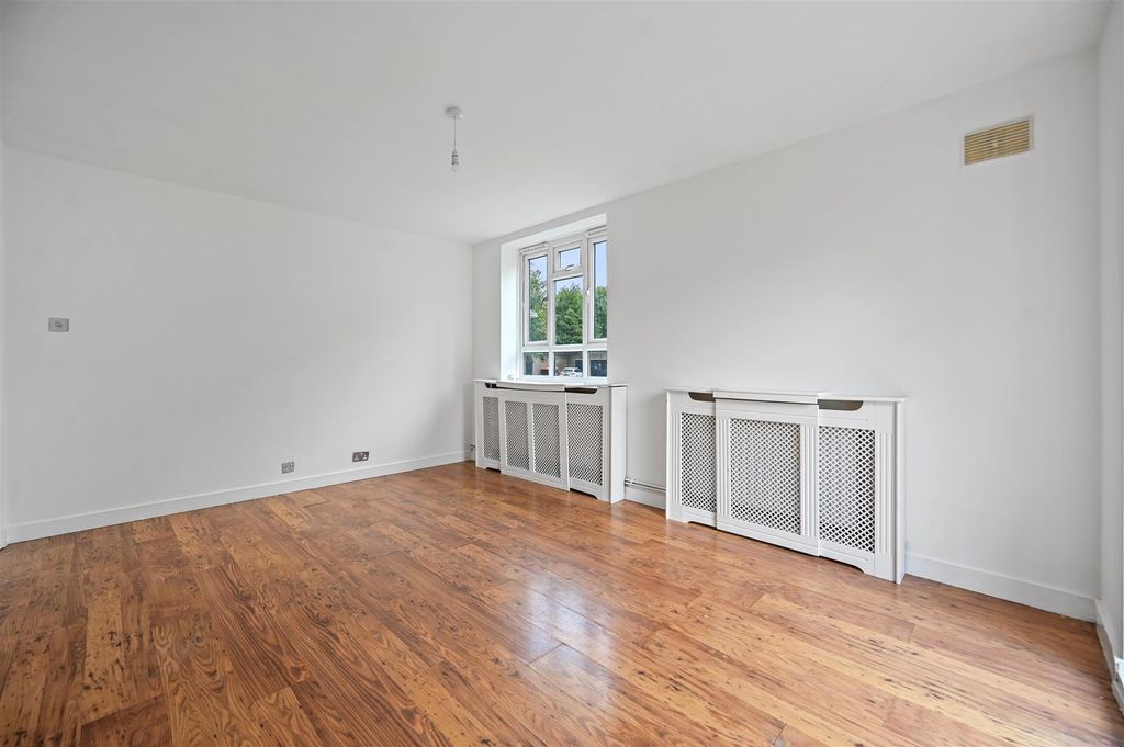 Property photo 3 of 11 Rcar- Kelmscott Gardens11.Jpg