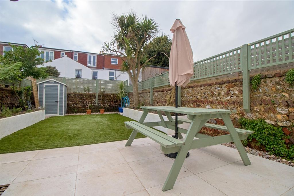 Property photo 3 of 11