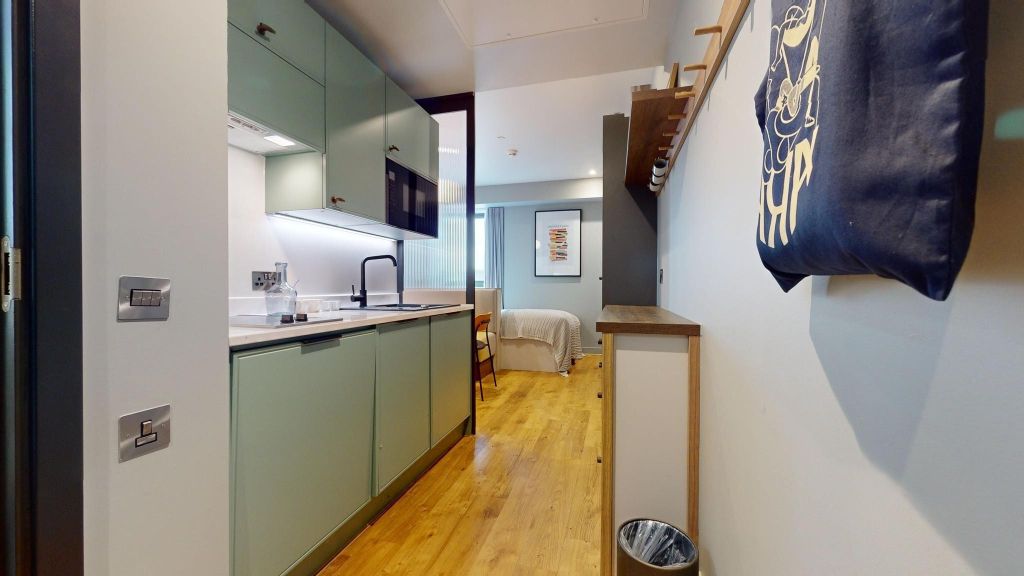 Property photo 3 of 20 Kitchen