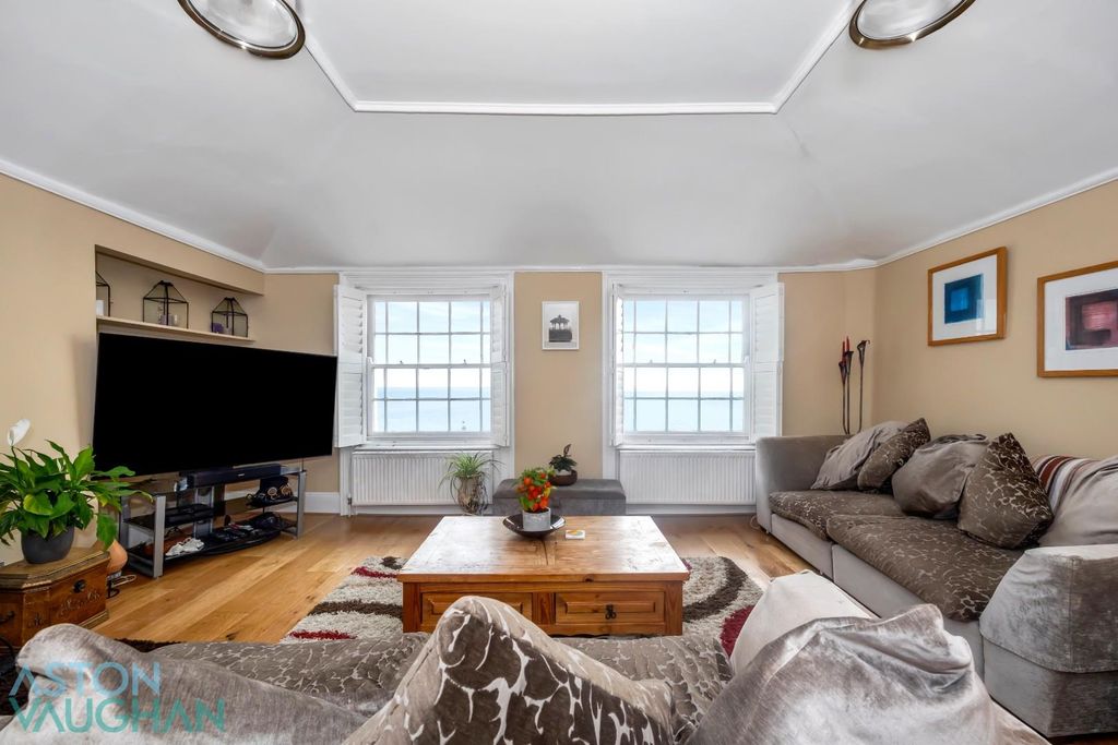 Property photo 1 of 25