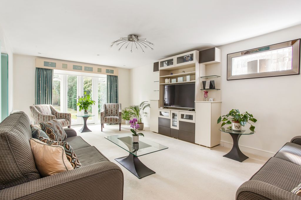 Property photo 2 of 18