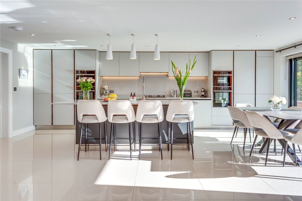 Property photo 3 of 15 Kitchen