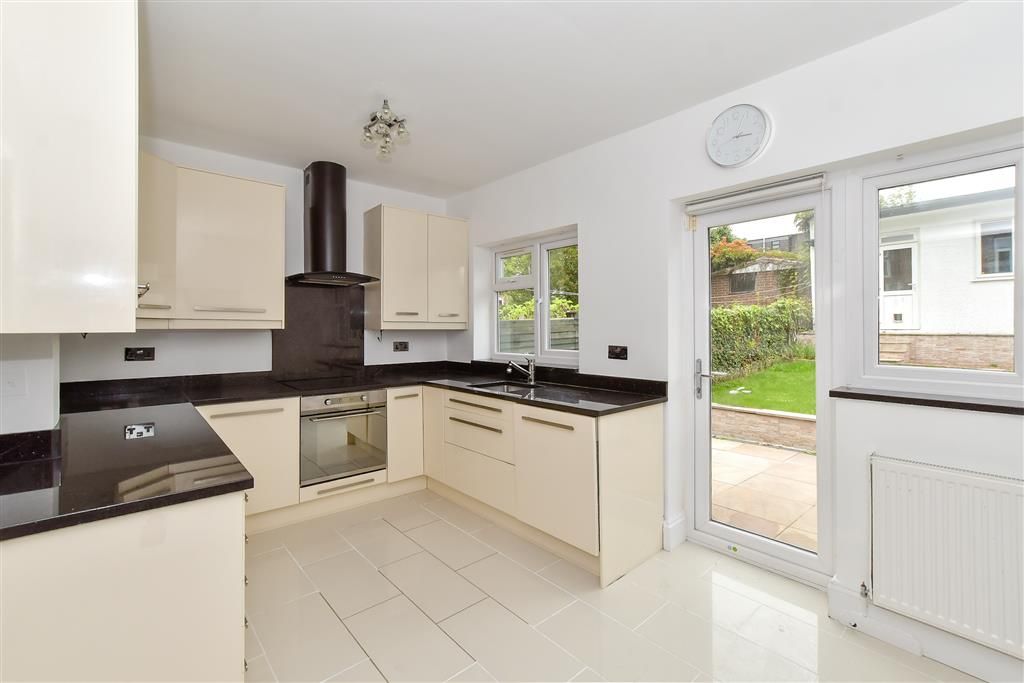 Property photo 2 of 14 Kitchen/Breakfast Area