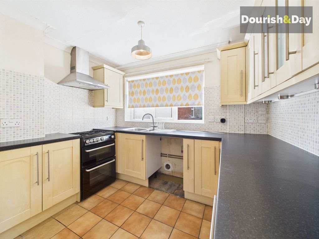 Property photo 3 of 14 Kitchen