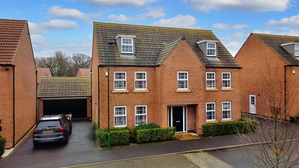 Property photo 1 of 35