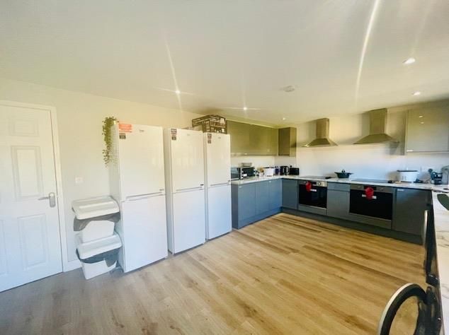 Property photo 2 of 11 Kitchen