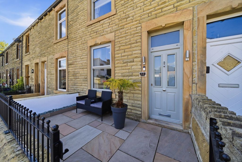 Property photo 1 of 34