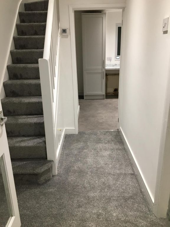 Property photo 3 of 7 Entrance Hall
