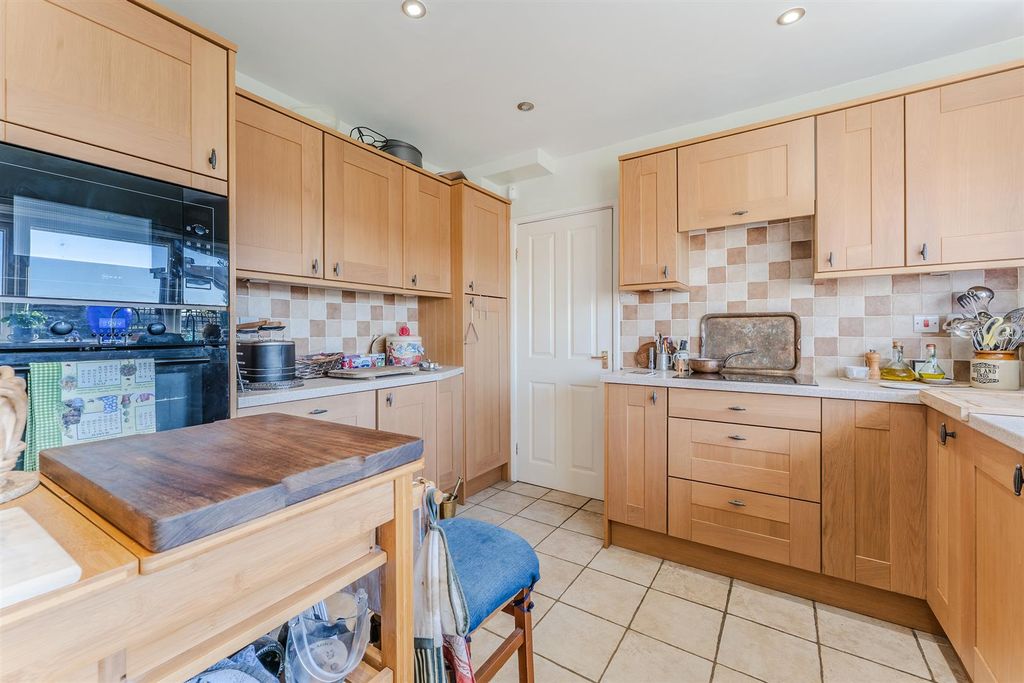 Property photo 3 of 29 Kitchen